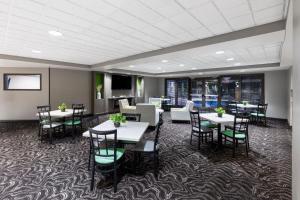 a dining room with tables and chairs in a room at Wingate by Wyndham Little Rock in Little Rock