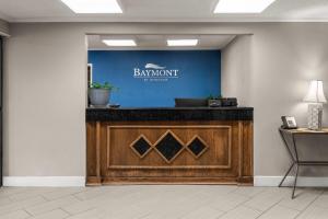 a bar in a lobby with a blue wall at Baymont by Wyndham Columbia, MO in Columbia