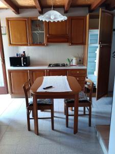 a kitchen with a table and two chairs and a table at Corte Maria in Vicenza