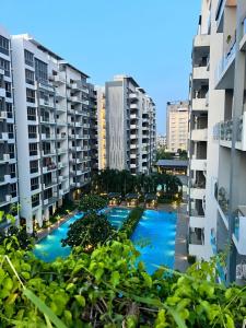 a view of a pool in the middle of some buildings at Axis Residences Apartment in Phumĭ Prêk Chrey