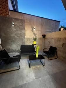 a patio with two chairs and a table at JBM Appartement spéciaux Gare de Vilvorde - Bruxelles Airport &Brussel Expo in Vilvoorde