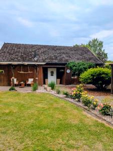 a house with a garden and a yard with flowers at Anna's Landhaus in Soltau