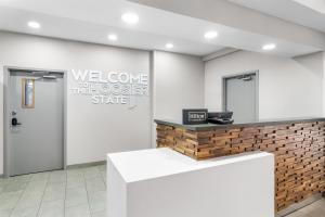 a reception desk with a welcome to the loser state sign at Hampton Inn Portage in Portage +34 photos