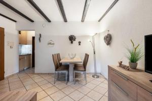 a dining room with a table and chairs at Ferienwohnung Bayerwald in Arrach