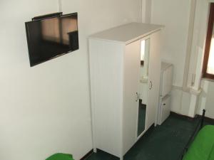A television and/or entertainment centre at B&B La Cubanina