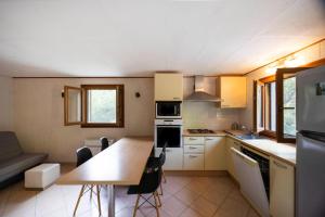 a small kitchen with a table and a counter top at Duplex Très Calme in Meria