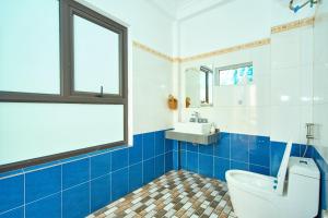 a bathroom with a toilet and a sink at Sunny - Việt House in Kỳ Vĩ
