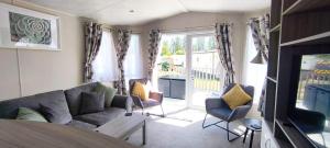 a living room with a couch and two chairs at StaticCaravan-6Berth-DogFriendly in Northampton +4 photos