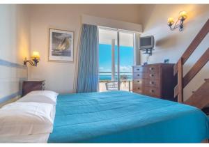 a bedroom with a bed and a window with a view at Villa Amelia in Caniço +54 photos