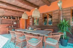 an outdoor dining room with a table and chairs at Villa São Jorge in São Jorge