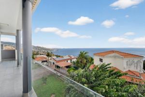 a view of the ocean from the balcony of a house at Florentina Villa in Gaula