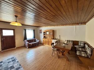 a living room with a wooden ceiling and a table at Zum Alten Pferdestall in Eppingen