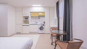 a room with a table and chairs and a kitchen at E7 YangYang Jukdo - Yangyang Stay Dongsan in Saetchak +19 photos