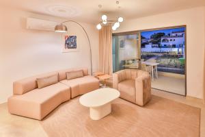 a living room with a couch and a table at Primelife Carvoeiro in Praia do Carvoeiro