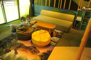 a living room with a couch and a table at パークホテル九頭竜 in Ōno