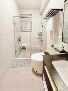 a bathroom with a shower and a toilet and a sink at Kinmen Life With Bird Homestay- Near Kinmen Airport in Jinhu +17 photos