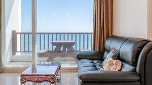 a living room with a leather couch and a glass table at Youngduk Sea & Spa Pension in Yŏngdŏk