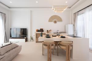a kitchen and living room with a table and a couch at Eterno Villas in Salad Beach
