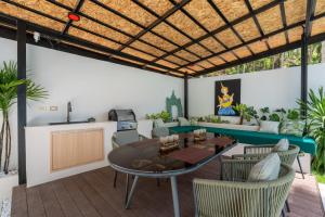 a living room with a patio with a table and chairs at Eterno Villas in Salad Beach