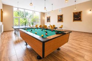a billiard room with a pool table at Dom Wczasowy GLOBUS in Ustroń
