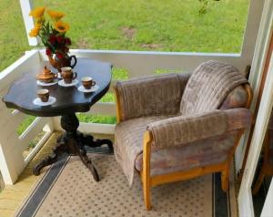 a living room with a chair and a table at Muhu Garden Cabin in Suuremõisa