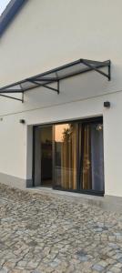 a white building with glass doors on it at Gondar Stays Estúdio 