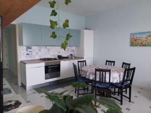 a kitchen with a table and chairs in a kitchen at Turchese in Amalfi