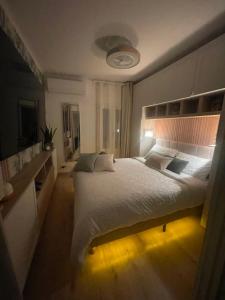 a bedroom with a large white bed in a room at Le Grenier - Appartement vacances in Breil-sur-Roya