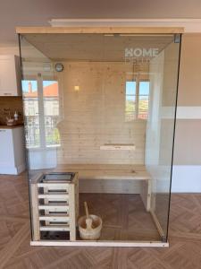 a room with a glass case in a room at Suite Lisa in La Roche-Blanche +12 photos