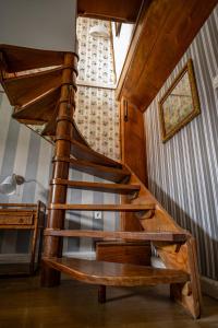 a wooden spiral staircase in a room with a ceiling at Superbe Péniche En Centre Ville in Bordeaux