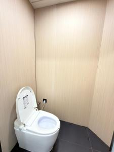 a bathroom with a toilet with the lid up at Umbrella tree v1 in Nathon