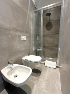 a bathroom with a toilet and a sink and a shower at Smart Living Tavernerio in Tavernerio