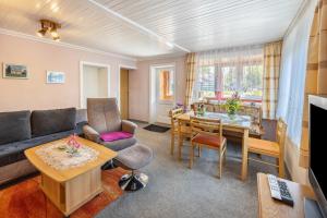 a living room with a couch and a table at Ferienwohnung Miertsch in Oranienbaum-Wörlitz