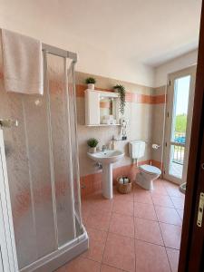 a bathroom with a shower and a toilet and a sink at La Porta del Lugana - Albergo Quattro Pini in Pozzolengo +36 photos
