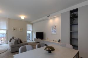 a living room with a couch and a television at Dune Luxury Residence in Turin