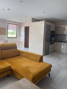 a living room with a couch and a kitchen at W Dolinie in Małkowice