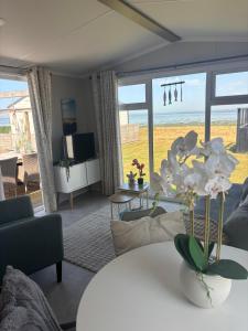 a living room with a view of the ocean at NEU Chalet Wattenmeerblick 2026 in Westerland