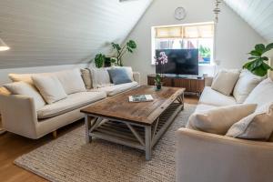 a living room with two couches and a coffee table at Liseleje Badehotel in Liseleje