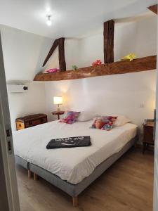 a bedroom with a bed with a white bedspread at Candyland in Argançon
