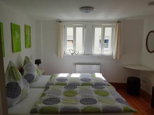 a bedroom with a bed with a green and white comforter at Ferienhaus Nr. 10 in Buergstadt