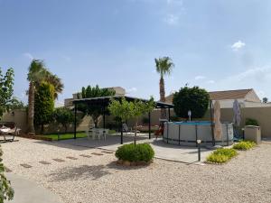 a park with a pool and a pavilion at Laguna del Flamenco in Torrevieja