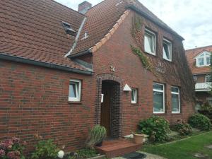 a red brick house with a brown roof at Haus Charlotte auf Sylt, strandnah in Westerland