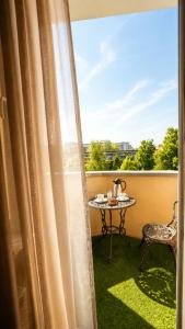 a table and a chair on a balcony at Hotel AI Königshof in Berlin