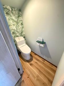 a bathroom with a toilet in a room at Yumigahama Eaglehouse 2 in Minamiizu +43 photos