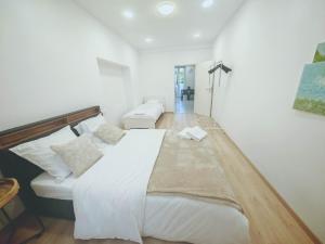 a bedroom with a large white bed in a room at Chez Alice 2 in Montbéliard