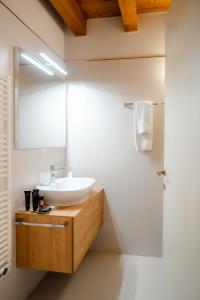 a bathroom with a sink and a mirror at Agriturismo Costa Arènte in Grezzana