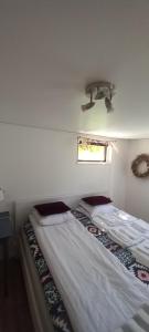 a small bedroom with a bed in the corner at Stuga PETEL in Färjestaden