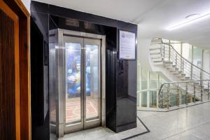 a revolving door in a building with a staircase at Treebo Parth Paradise in Ghaziabad