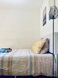 a bedroom with a bed with a lamp at Le Cocon de l'Orge RER Paris séjours au calme in Juvisy-sur-Orge