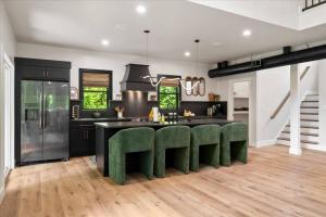 Gallery image of Nightfall Cabin - Creekside Getaway by Waterfall in High Falls